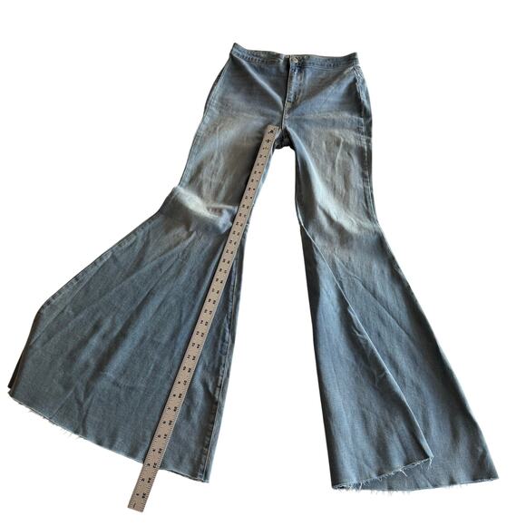 Free People NWT Float On Extreme Flare Bermondsey Blue Wash Jeans 29 waist - Picture 11 of 11
